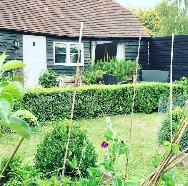 The Stable Cottage, perfect for garden lovers. - Image 1