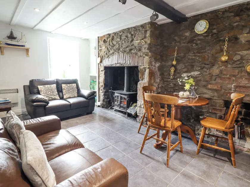 GWENALLT, pet friendly, character holiday cottage in Malltraeth - Image 1