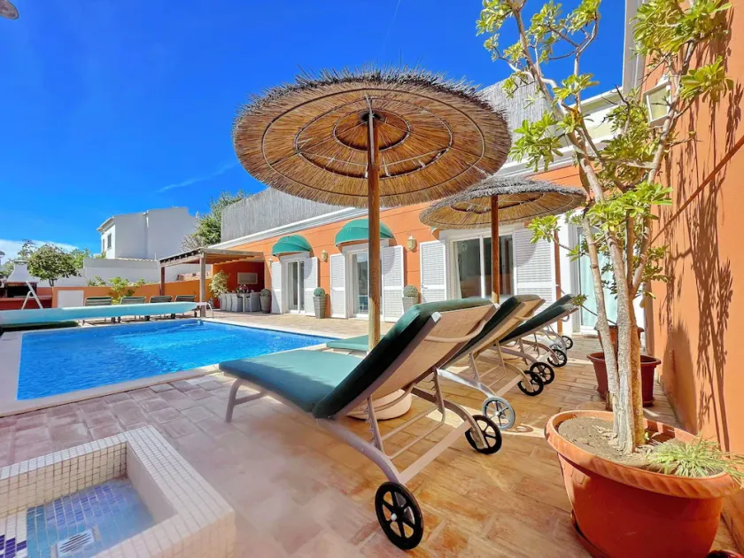 Wonderful House, private swimming pool and 10 minutes walk to the beach - Image 1