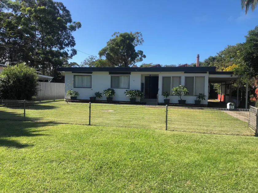 Quiet relaxing home close to beach, lake at your doorstep. - Image 1