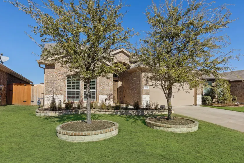 TCH - Spacious 4bd/3ba home in Fort Worth w/Office - Image 1