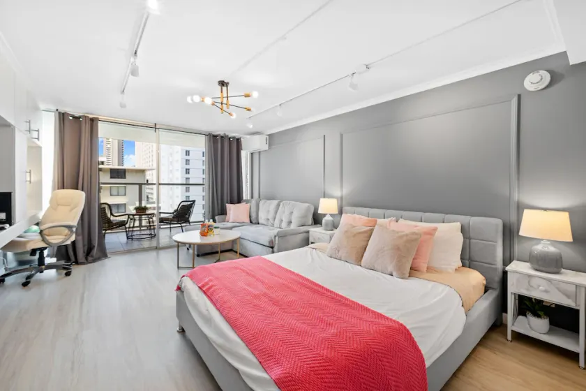 Cozy & Elegant Studio in the heart of Waikiki - Image 1
