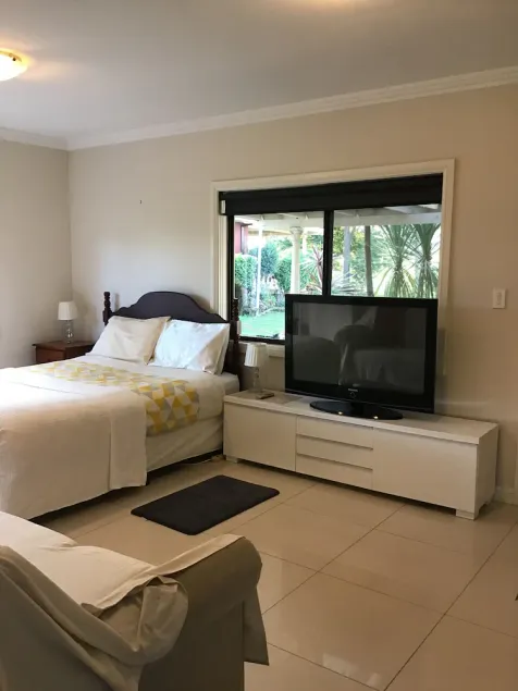 Large one bedroom Cottage in the heart of St Marys - Image 1