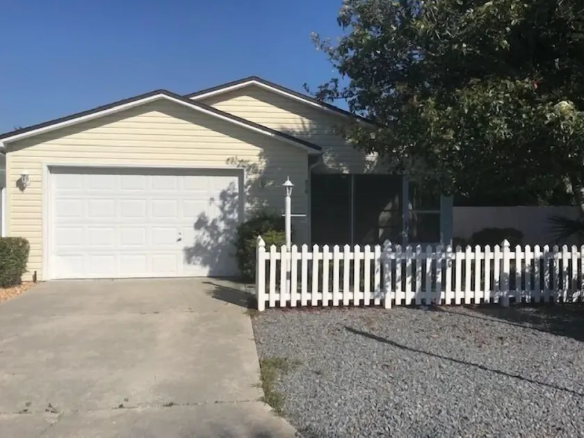 NICE 2 BEDROOM VILLA CLOSE TO SHOPPING DINING &  MORE LOCATED THE VILLAGES FL - Image 1