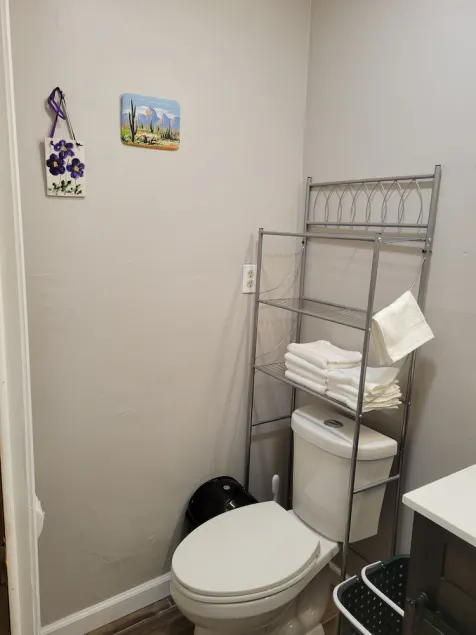 Comfy Central Studio Guesthouse - Image 1
