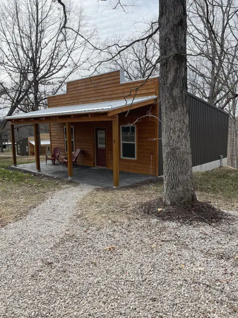 Country Cabin with Jacuzzi Tub Near Blue Springs Ranch - Image 1