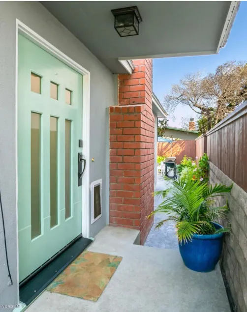 3 Bedroom 2 Bathroom Bungalow Steps from the Sand - Image 1