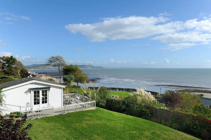 THE CABIN, romantic, country holiday cottage in Lyme Regis - Image 1