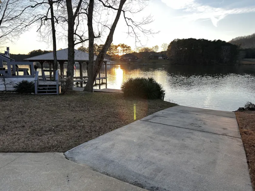 Lake Life! 4 BR Waterfront Home on Neely Henry - Image 1