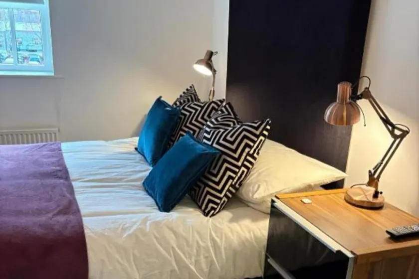 2 Bed-sleeps 3-parking-town Centre - Image 1
