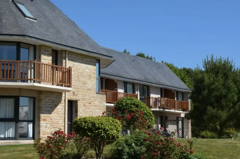 Joli T2 avec terrasse - Résidence du Golf - Image 1