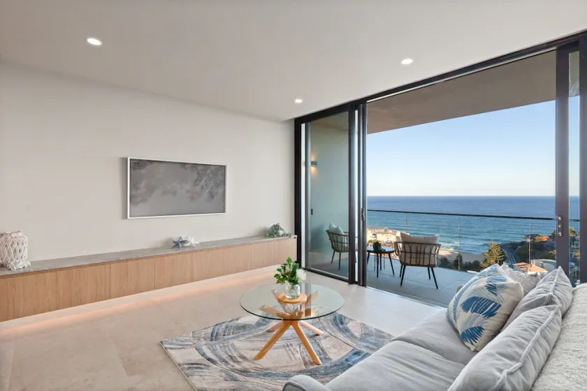 Modern 1-Bed with Tamarama Beach Views - Image 1
