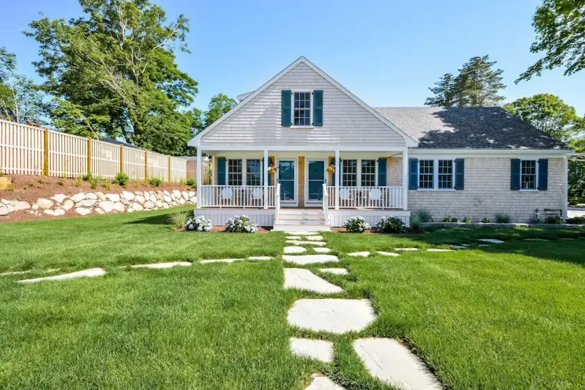 West Falmouth Cottage in the Heart of This Historic Village. - Image 1