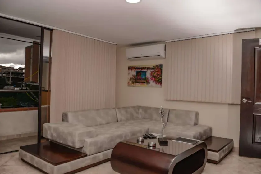 Two Bedroom Balcony AC Hot Tub 50 meg wifi - Image 1