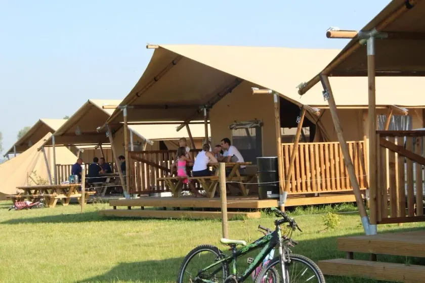 Glamping in una fattoria con tutti i pro di una casa per le vacanze. - Image 1