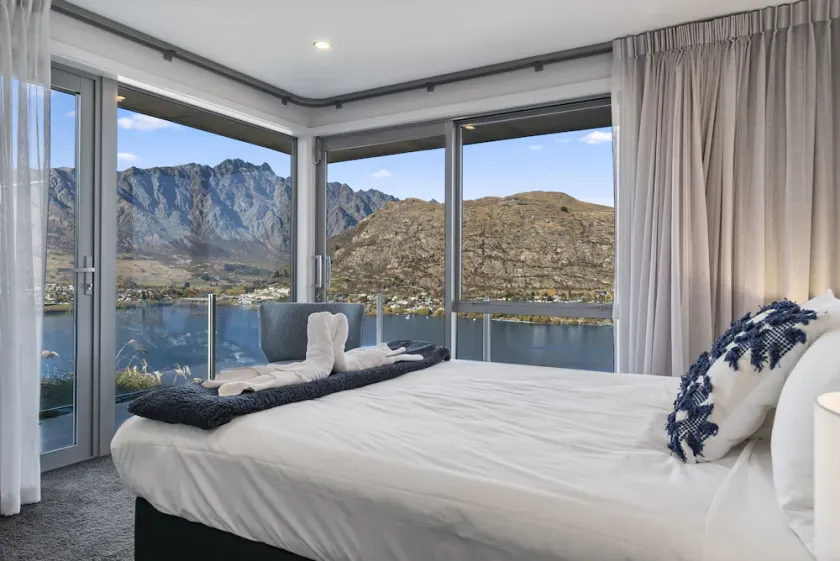 MODERN ALPINE LIVING WITH SPECTACULAR VIEW - Image 1