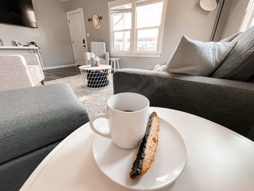 Newly remodeled Cozy Home Centrally located - Image 1