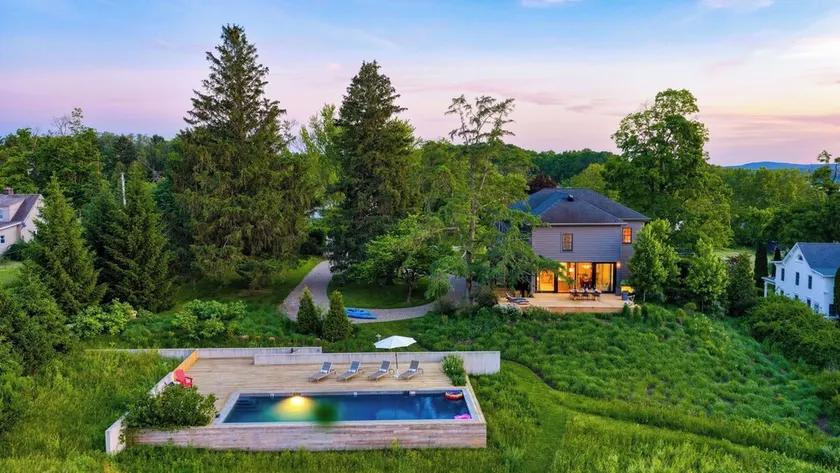 River View by Avantstay Pool + Deck Dining + BBQ Kayaks + EV Charger Catskills View - Image 1