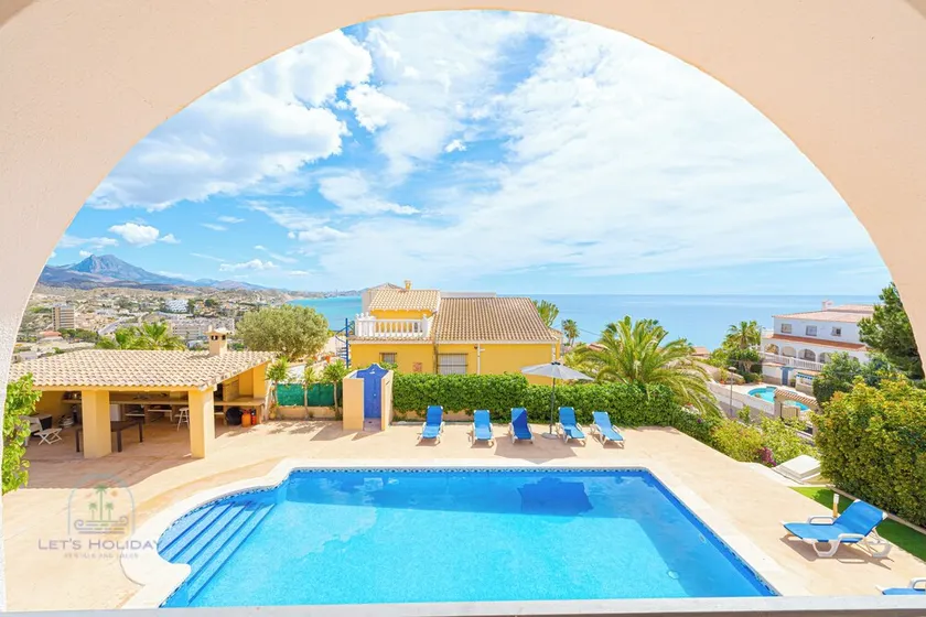 Schönes Haus mit Meerblick 15 Minuten zu Fuß vom Strand und Tra Station - Image 1