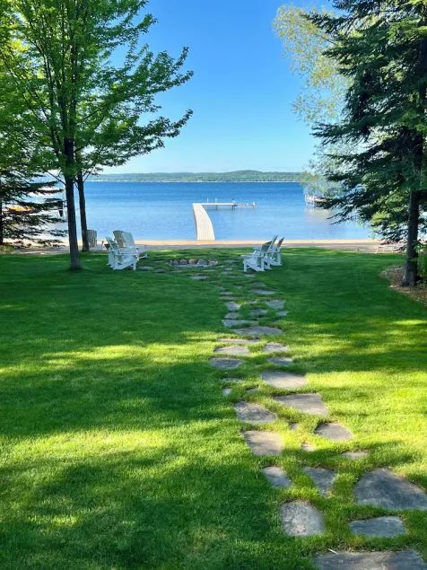 Smukke Hjem på Lake Charlevoix-Prime August Uge lige åbnet op! - Image 1