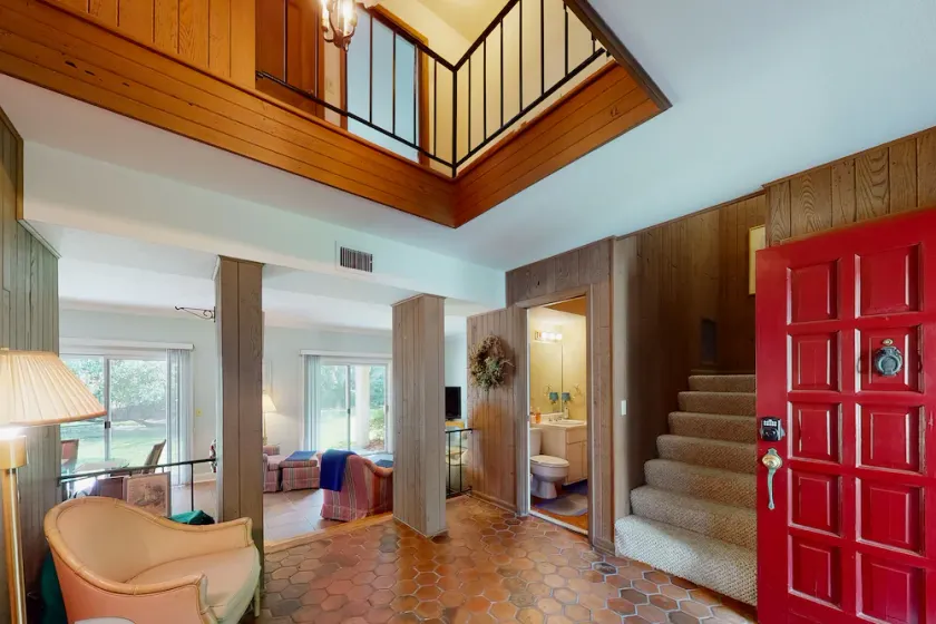 Condo With Central AC, Washer/dryer, Shared Outdoor Pool, & On-site Golf - Image 1