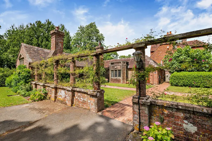 Cosy Historic Wing - Private Indoor Pool, Perfect Country Retreat - Image 1