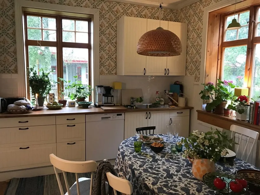 Smukt hus ved søen - Image 1