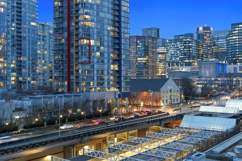 Stunning modern luxury 2 bedroom, 2 bath condo rental - Image 1