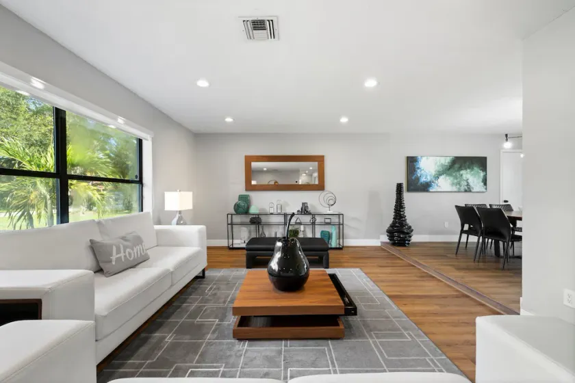 New Miami Oasis - Image 1