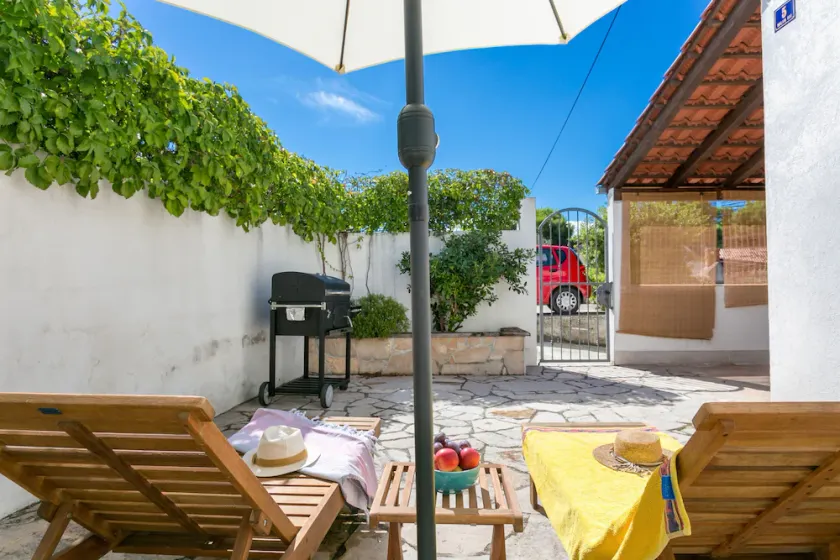 Holiday house with a parking space Milna, Brac - 20140 - Image 1