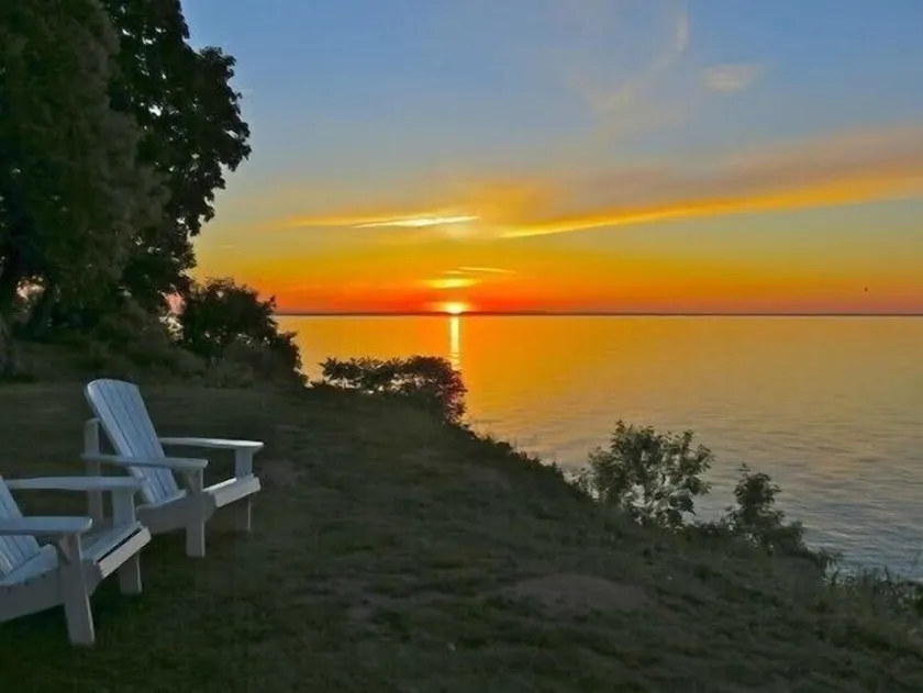 COTTAGE NIAGARA DIRECT WATERFRONT - Image 1
