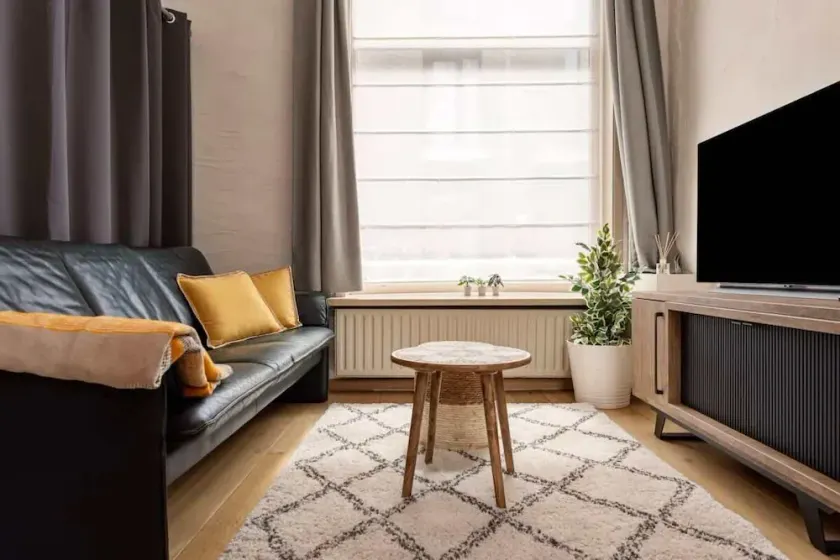 3BR Urban Haven in Antwerp - Image 1
