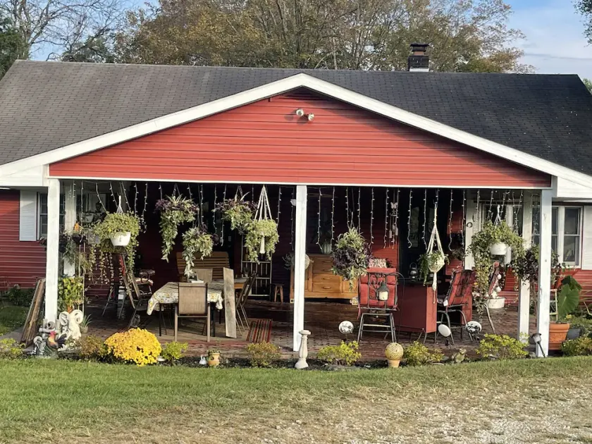 Hillside Haven Farm Stay - Image 1
