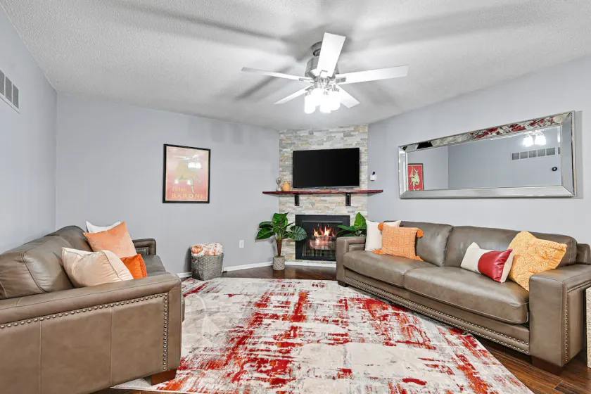 ♧Large Groups Welcome♧Peloton Bike+Tread♧Ping Pong Table♧Deck♧8 TVs♧Parking - Image 1
