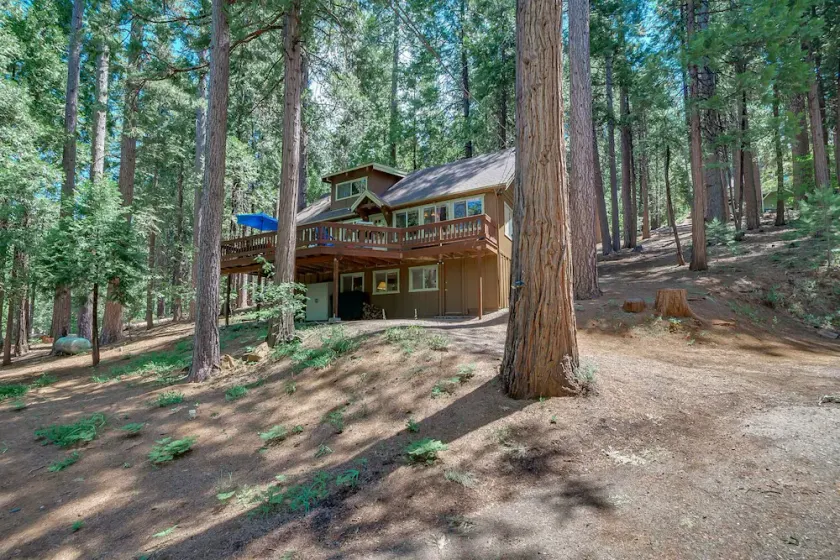 DACHA GALINA - LAKEMONT PINES COTTAGE, WALKING DISTANCE TO LAKE WITH FREE ACCESS - Image 1