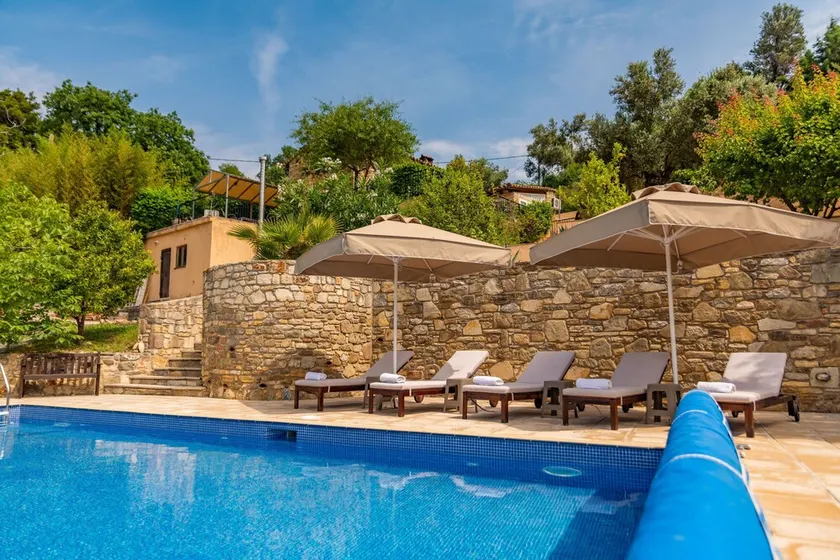 Beautiful Family Villa With Heated Swimming Pool And Stunning Sea/Mountain View - Image 1