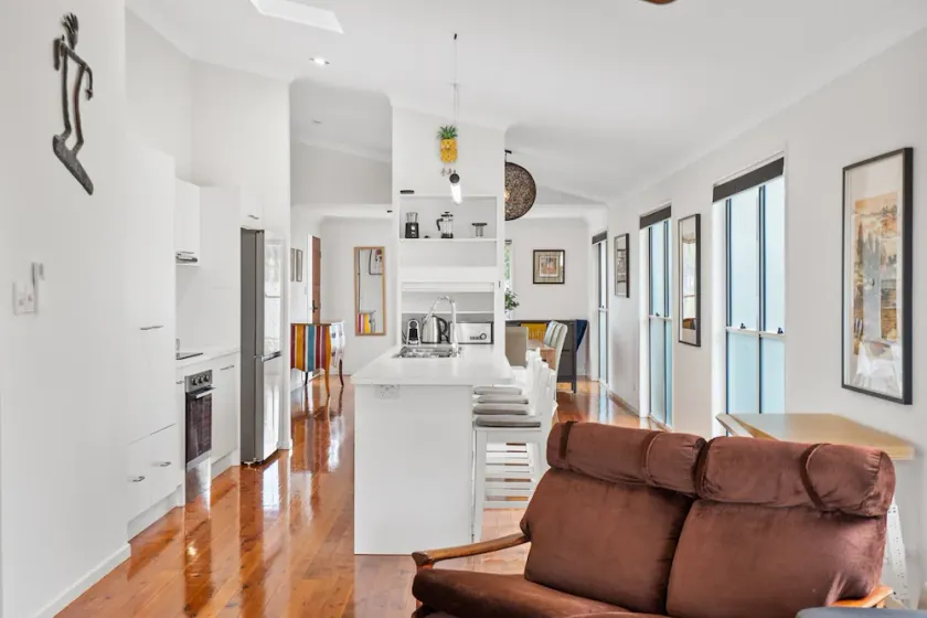 Bright 3-Bed Home in Leafy Annerley - Image 1