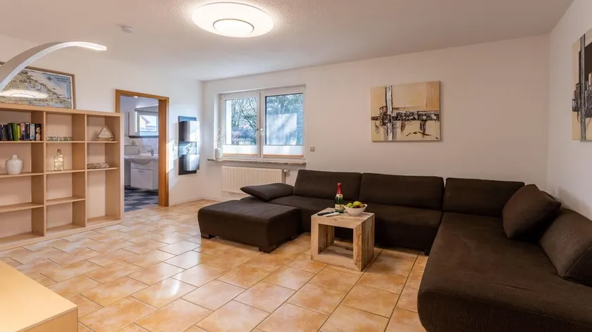Bernsteinbad-Koserow-Haus-Fuenf-Elemente-Ferienwohnung-Feuer - Image 1