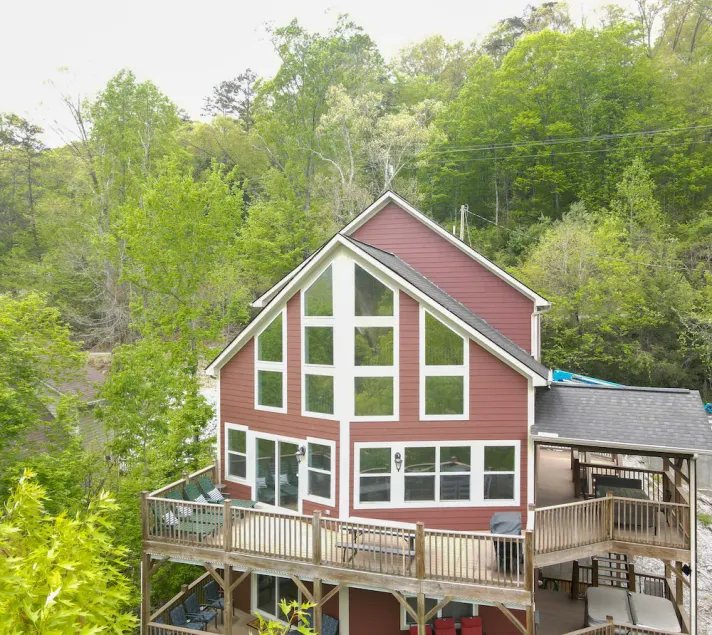 Spring Lily Retreat - Spacious, Lakefront, Hot Tub, Private Dock, Peaceful Cove! - Image 1