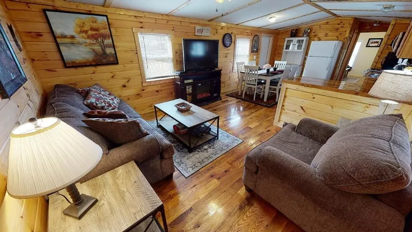 Charming Coyote Ridge Cabin w/ Private Hot Tub - Image 1
