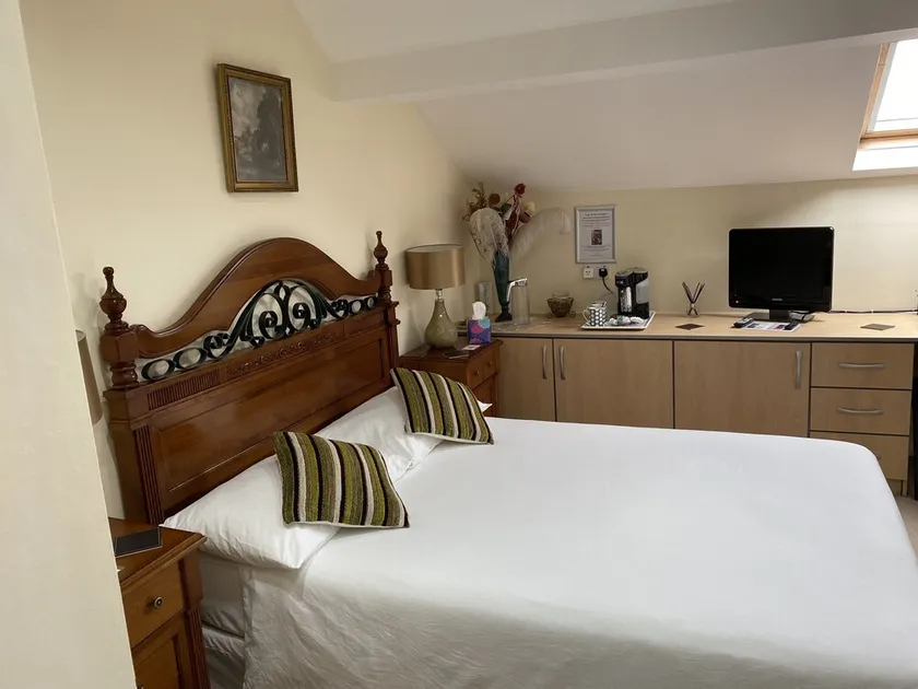 You have the top of the house!  Family Bedroom with large en-suite bathroom. - Image 1