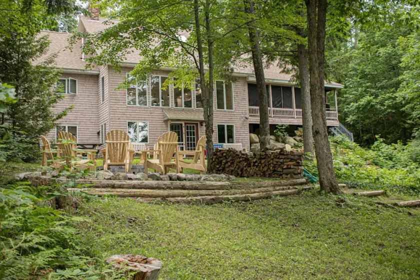 Quiet, 6 bedroom 4 bath Lakefront home, private sandy beach, near Colby College - Image 1