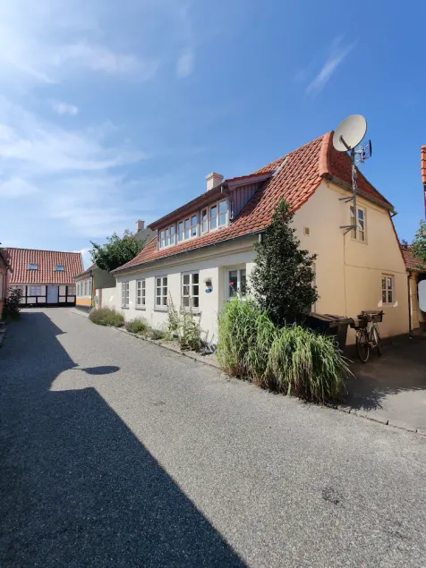 Charmantes Schiffershaus mit idyllischem Garten und Strandhaus - Image 1