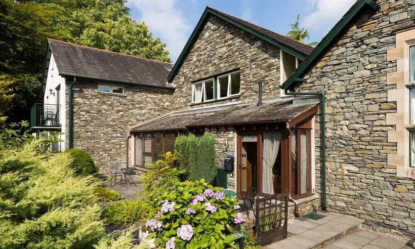 THE GALLERY, romantic, with a garden in Ambleside - Image 1