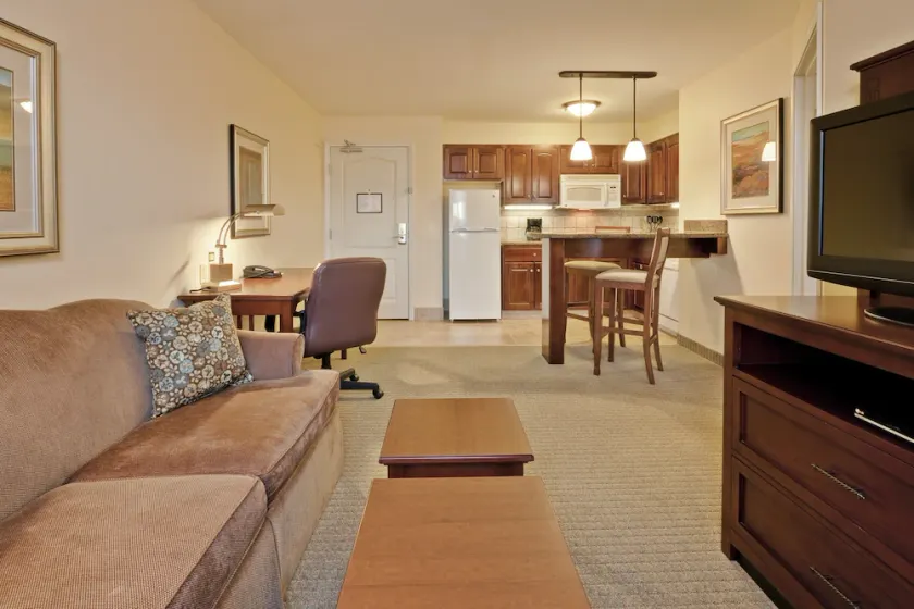 1 Bedroom | Free Breakfast + Pool Access - Image 1