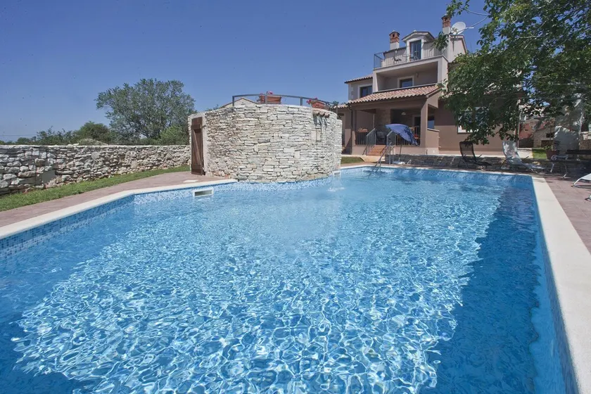 Holiday house for 12 person with pool on peaceful location - Image 1