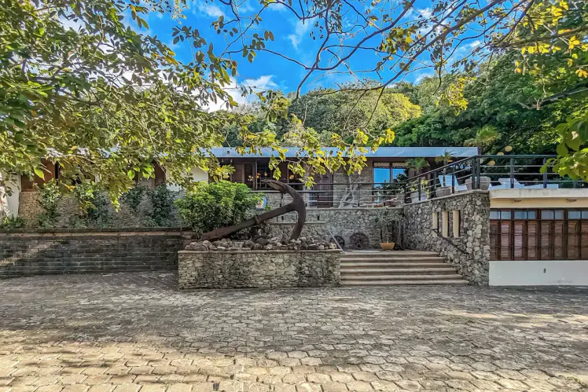 Gorgeous house in town, near the beach, restaurants & bars. - Image 1