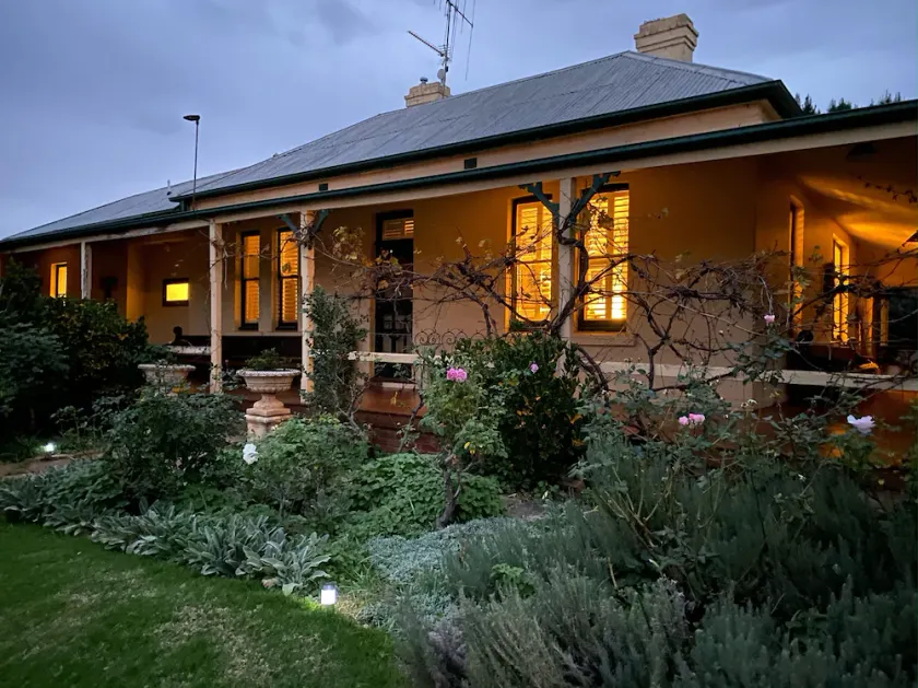 Wonga - A secluded oasis in the heart of Parkes - Image 1