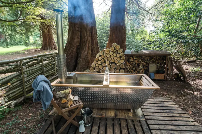 Cabin for 2 - Wood Burning Hot Tub & Fire - Image 1