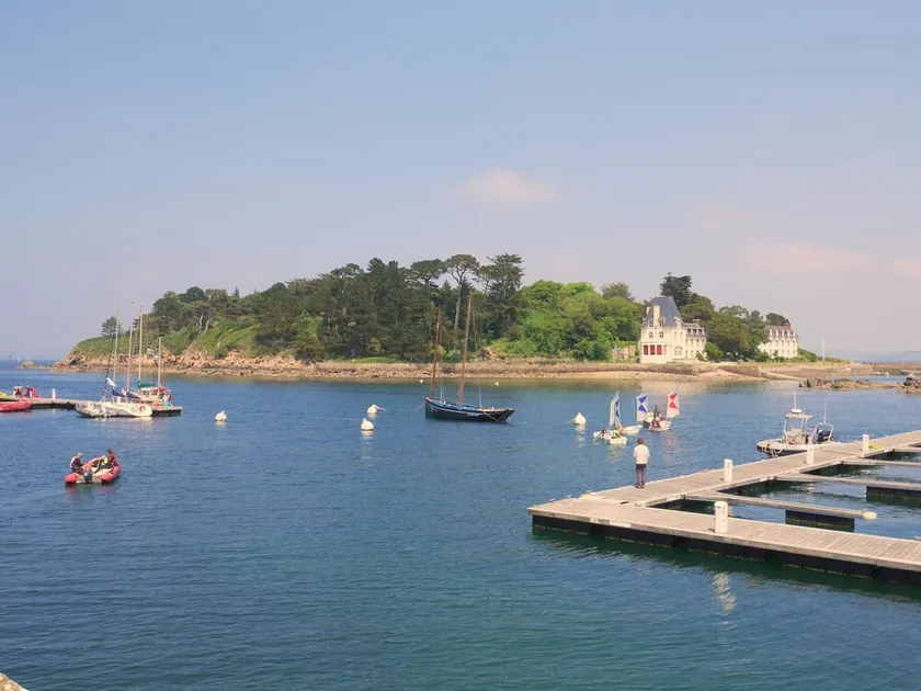 Holiday home with partial sea view, Douarnenez - Image 1